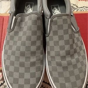 Men’s vans size 11.5, wear once but too small with original box.
